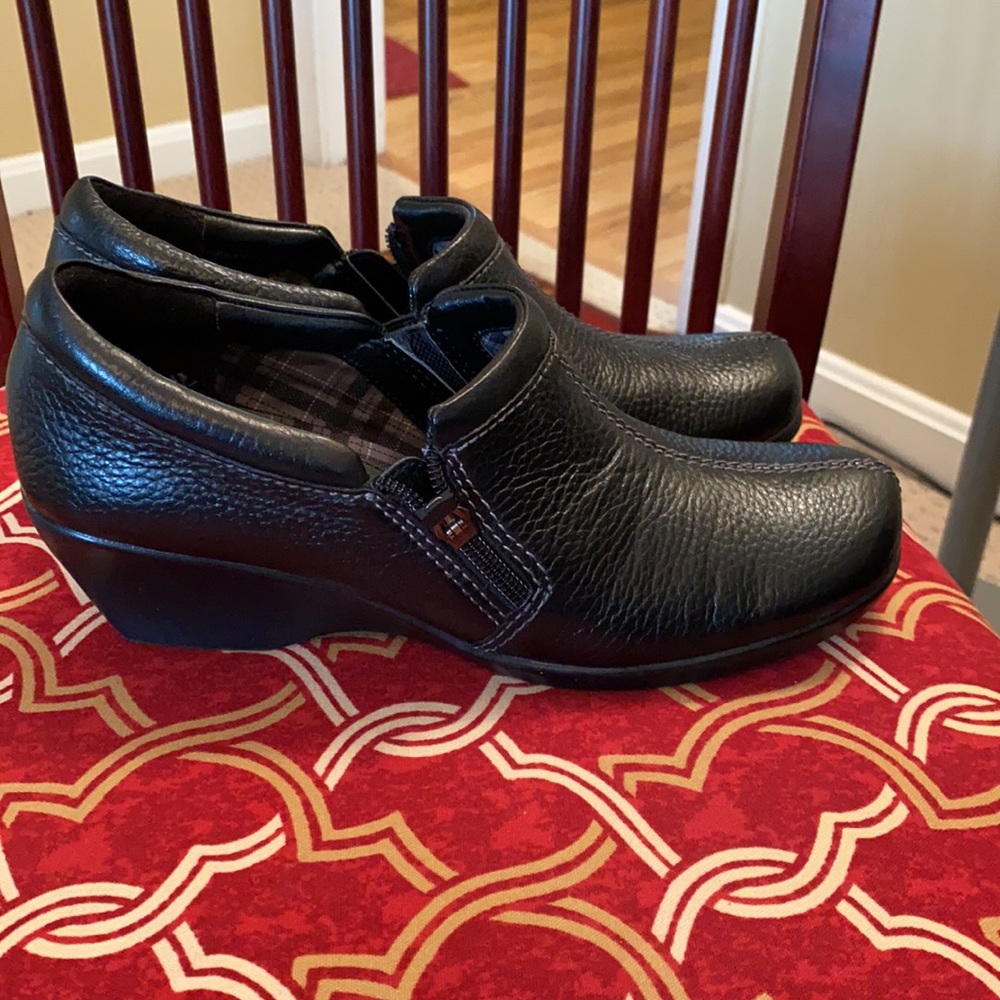 Shoes - Picture 3 of 13